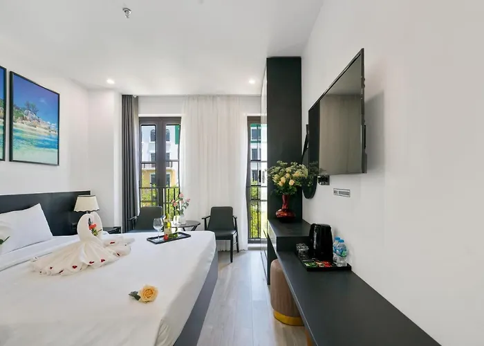 Hotel The Enchanted - Bai Chay Hạ Long